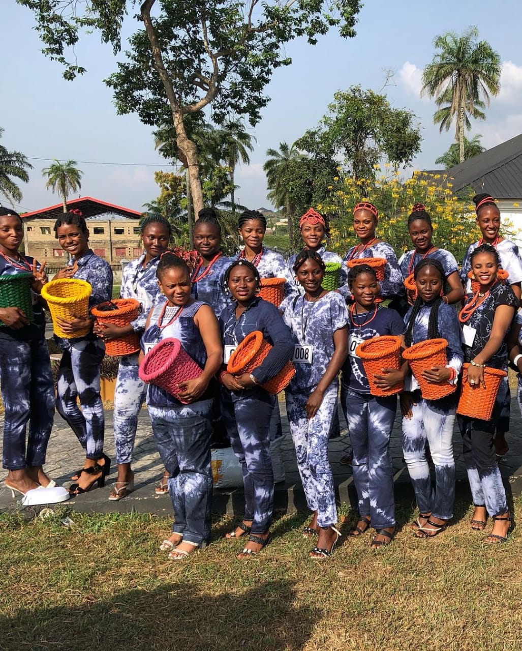 Teaching contestants of the 2022 Cultural Pageant how to live sustainably using recycled clothes and cane-woven baskets.